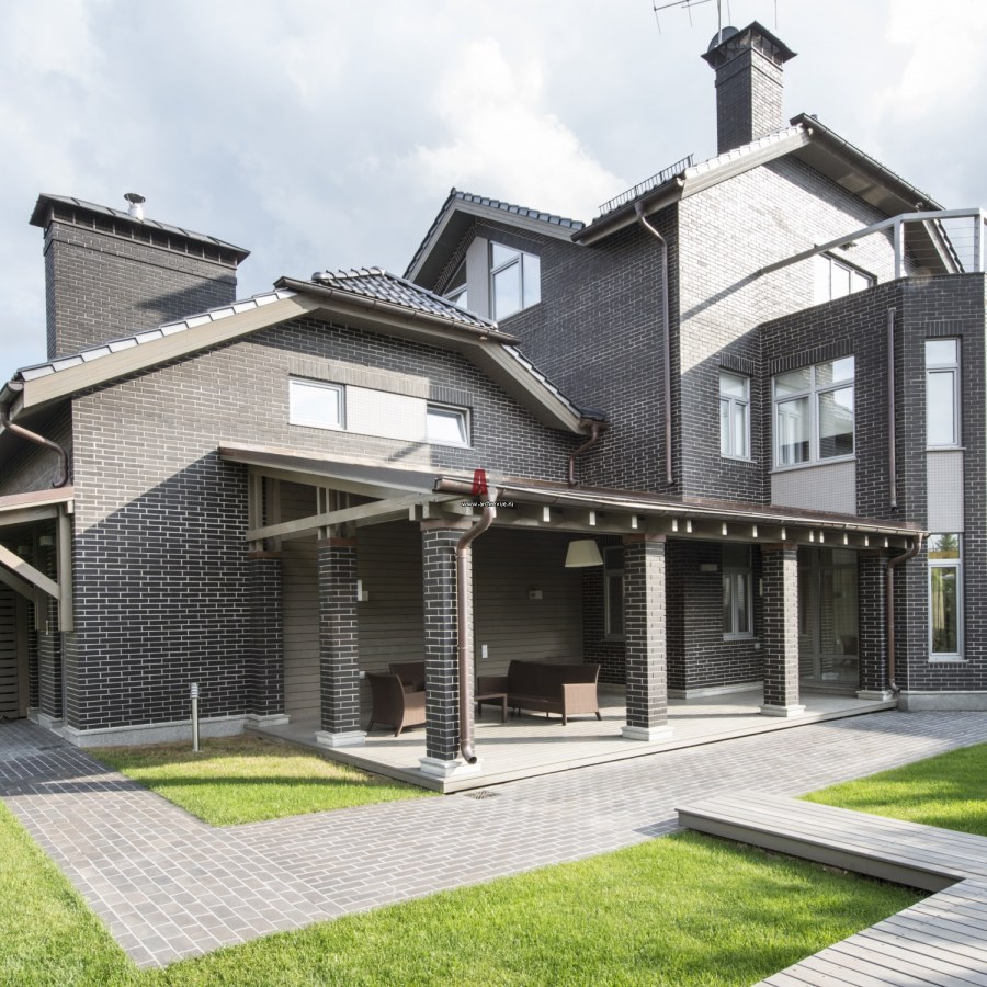 Двухэтажный особняк в стиле Ампир в Москве