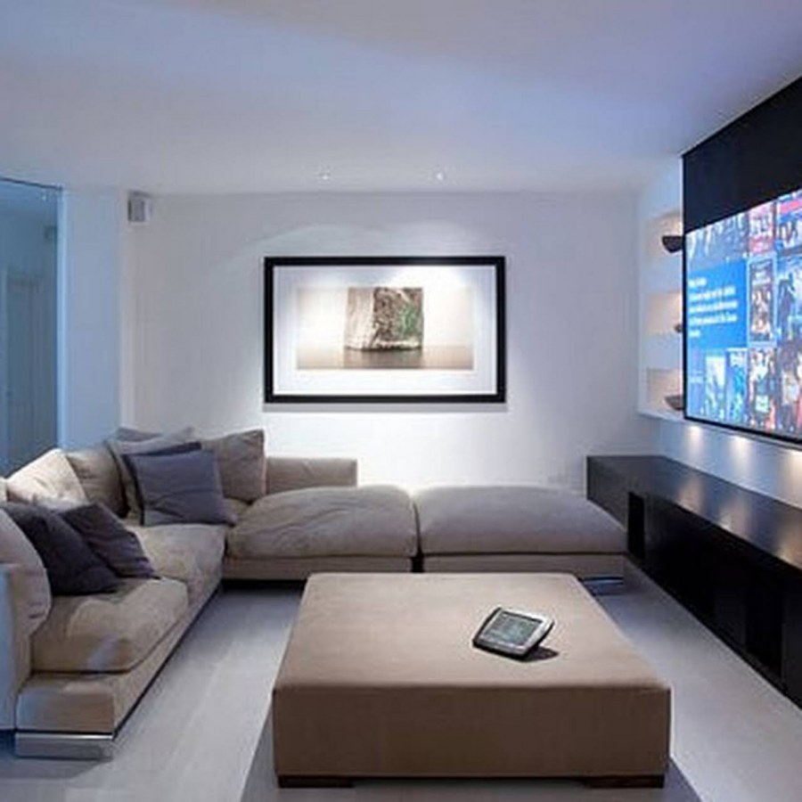 Комната с диваном и телевизором