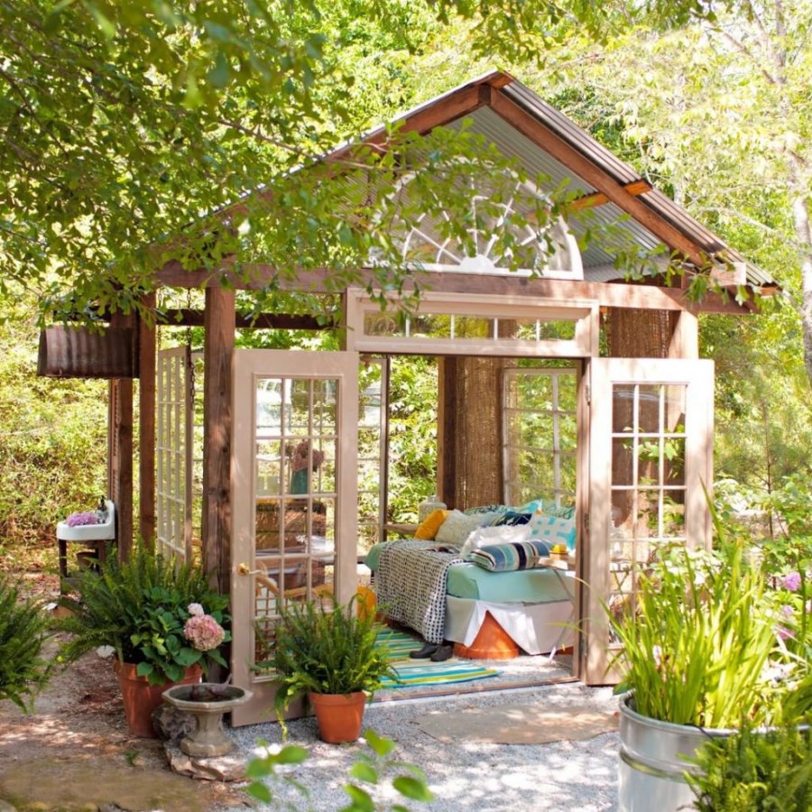 Уютный уголок в саду