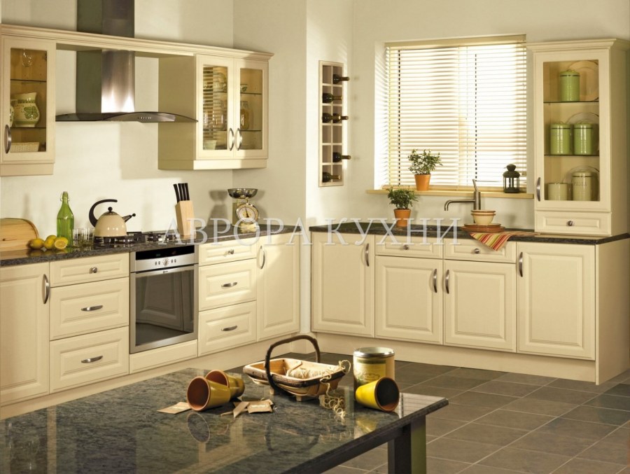 Кухня ванильного цвета