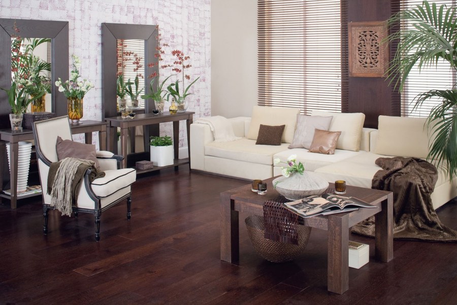 Сочетание темного и светлого дерева в интерьере