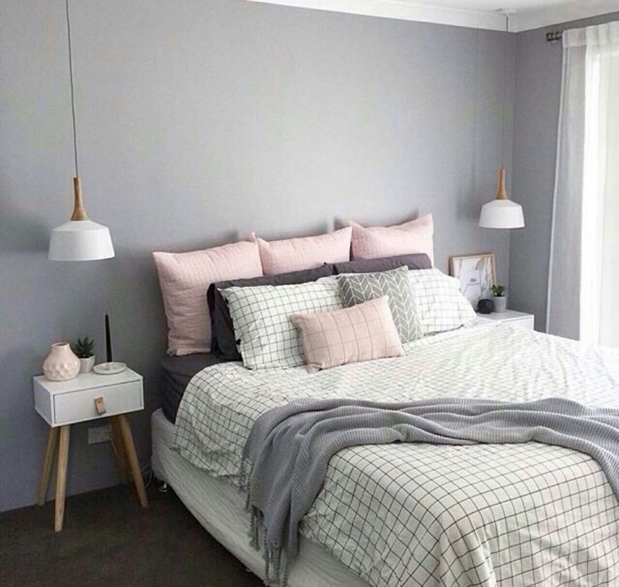 Серые стены в спальне