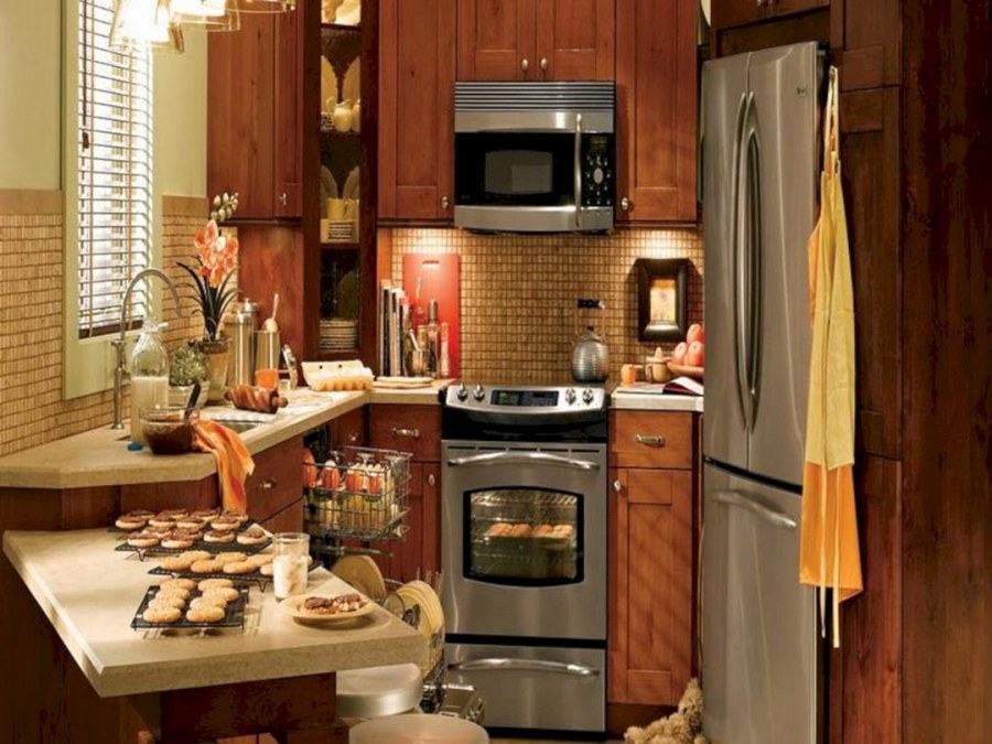 Уютная современная кухня