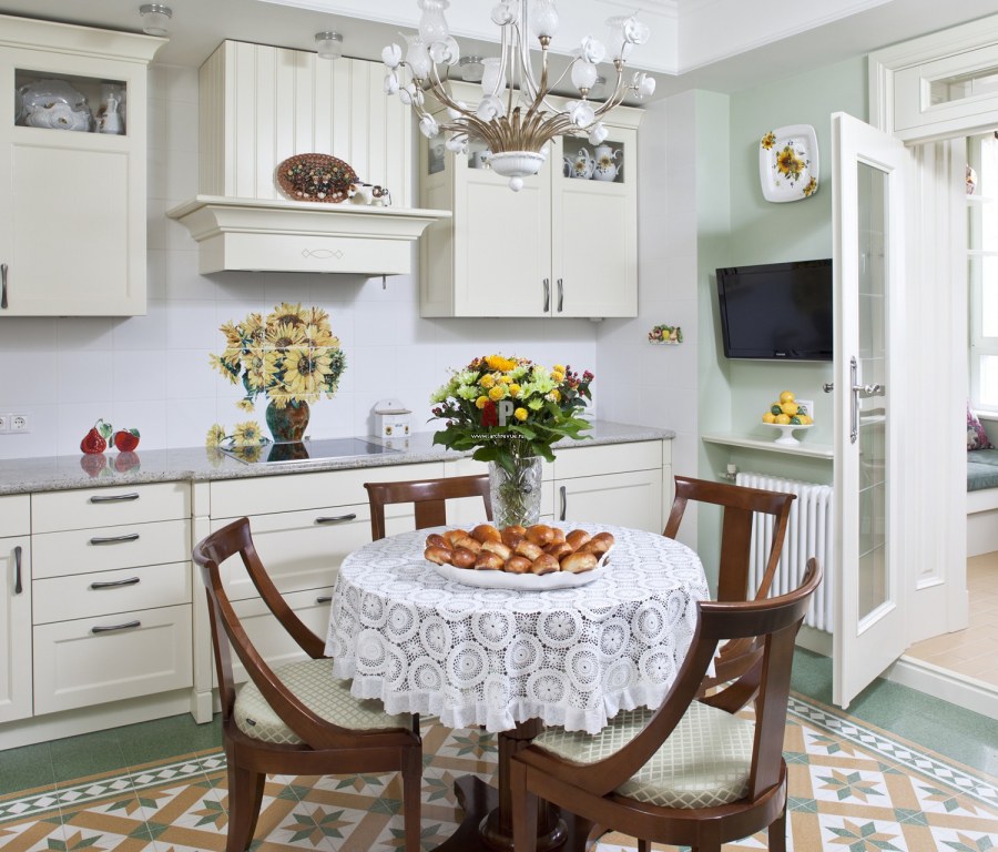 Уютный интерьер маленькой кухни