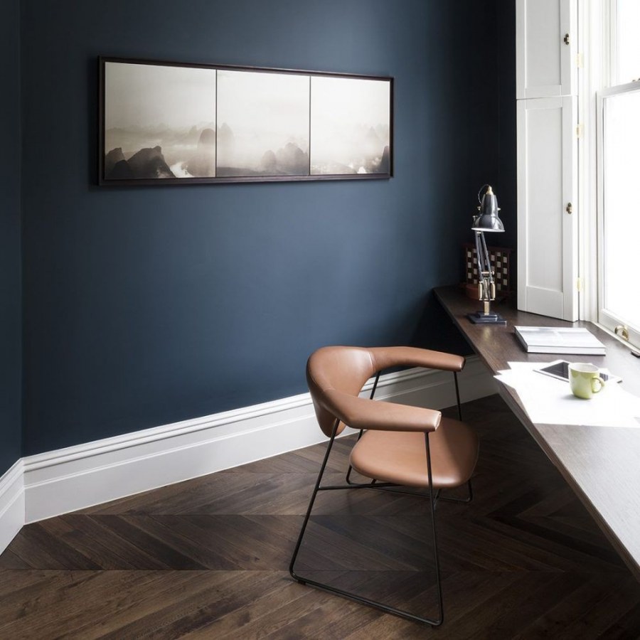 Темная стена