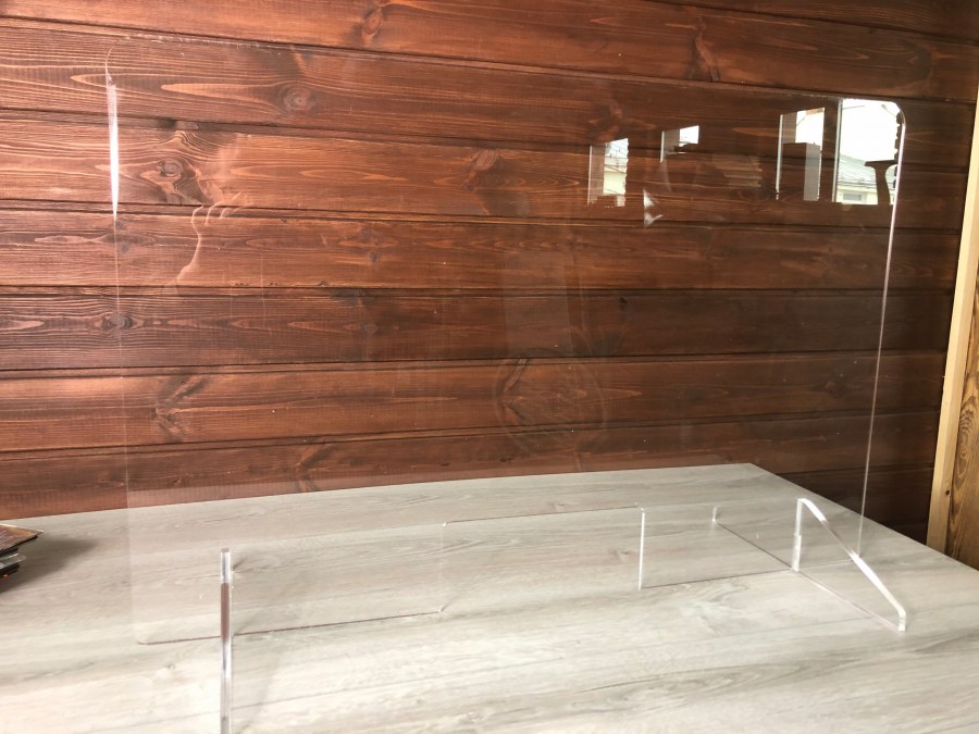 Оргстекло на стене