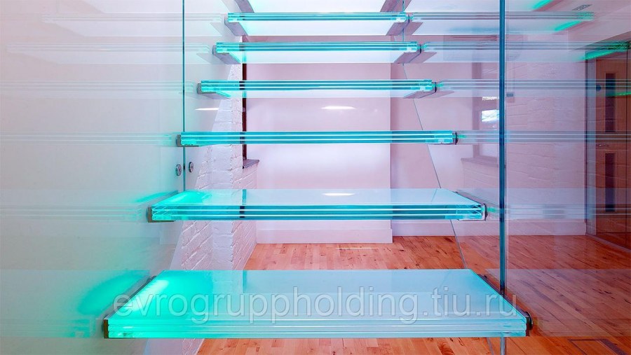 Ступени стеклянные триплекс
