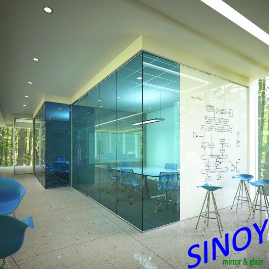 Интерьер с стекло офис