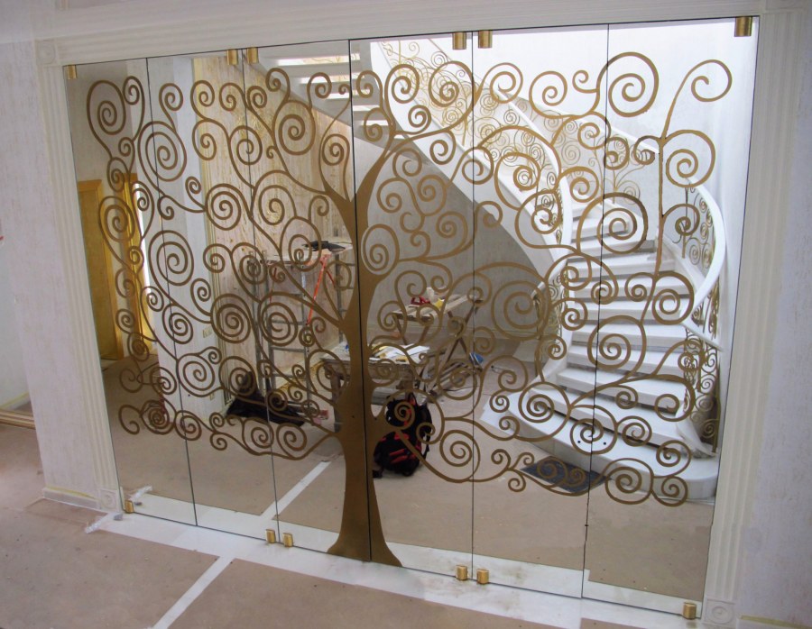 Декоративная перегородка со стеклом