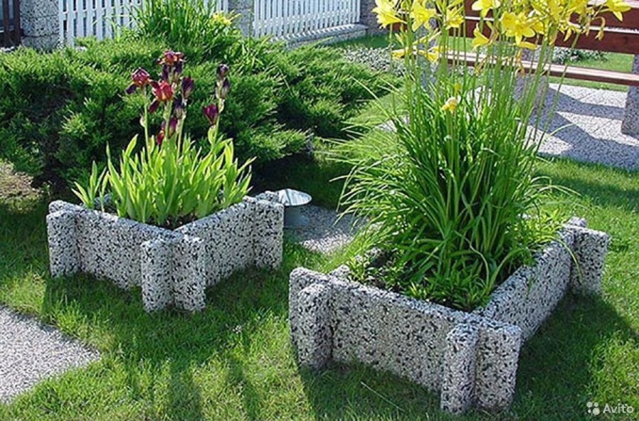 Клумбы из бордюров бетонных