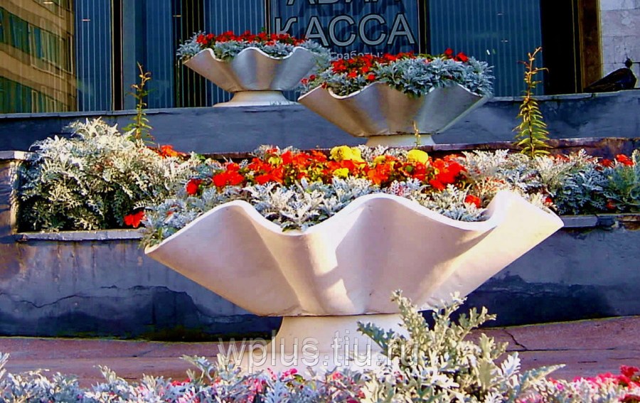 Вазоны уличные