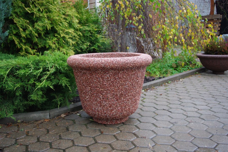 Цветочные вазоны уличные