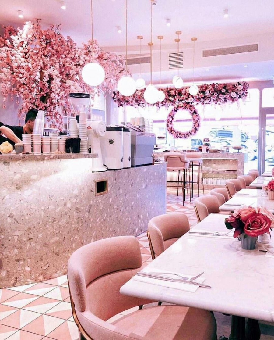 Кондитерская в розовых тонах