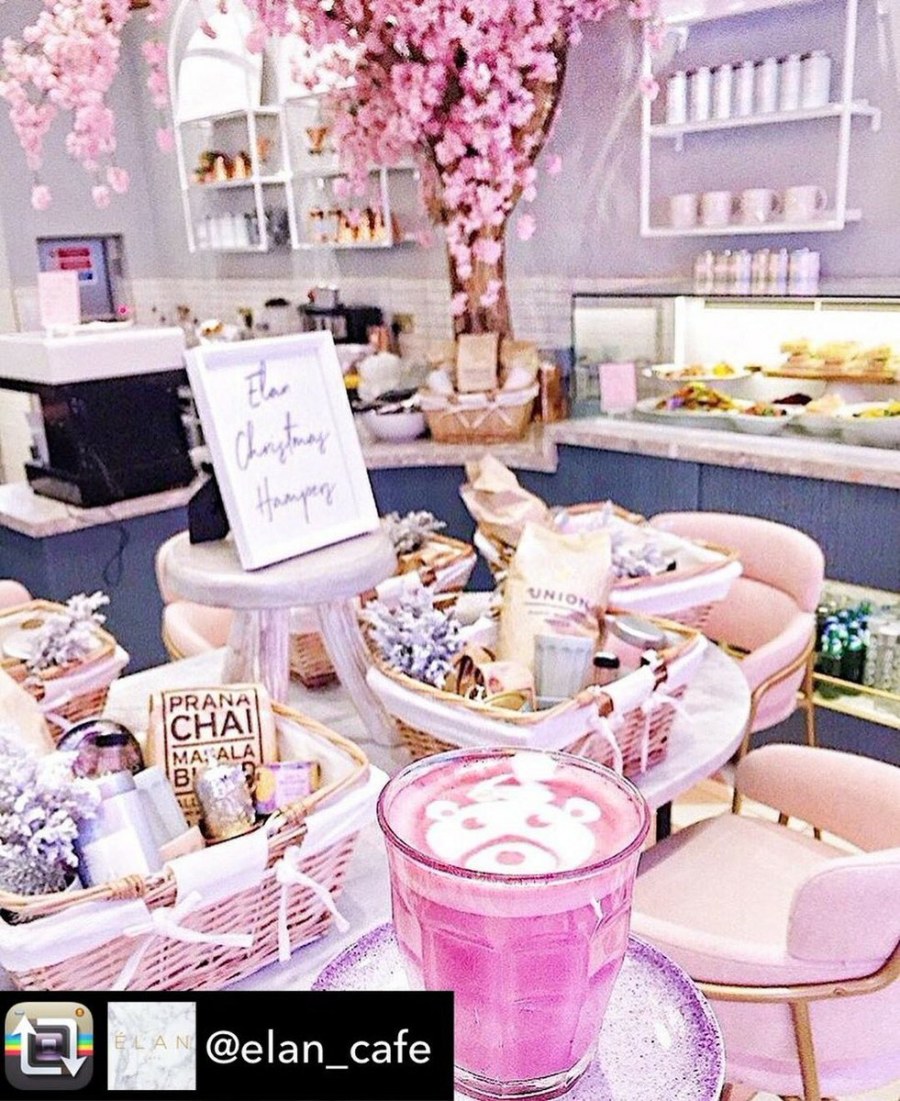 Кондитерская в розовых тонах