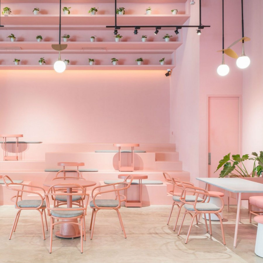 Интерьер кафе в пастельных тонах