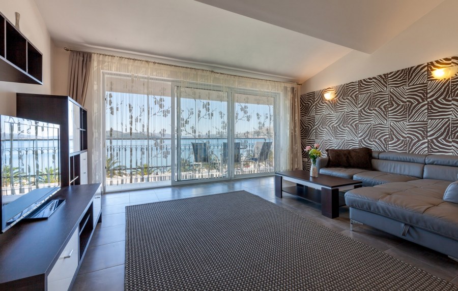 Apartment House произношение