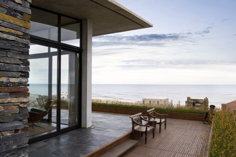 Дом с видом на море и сосны