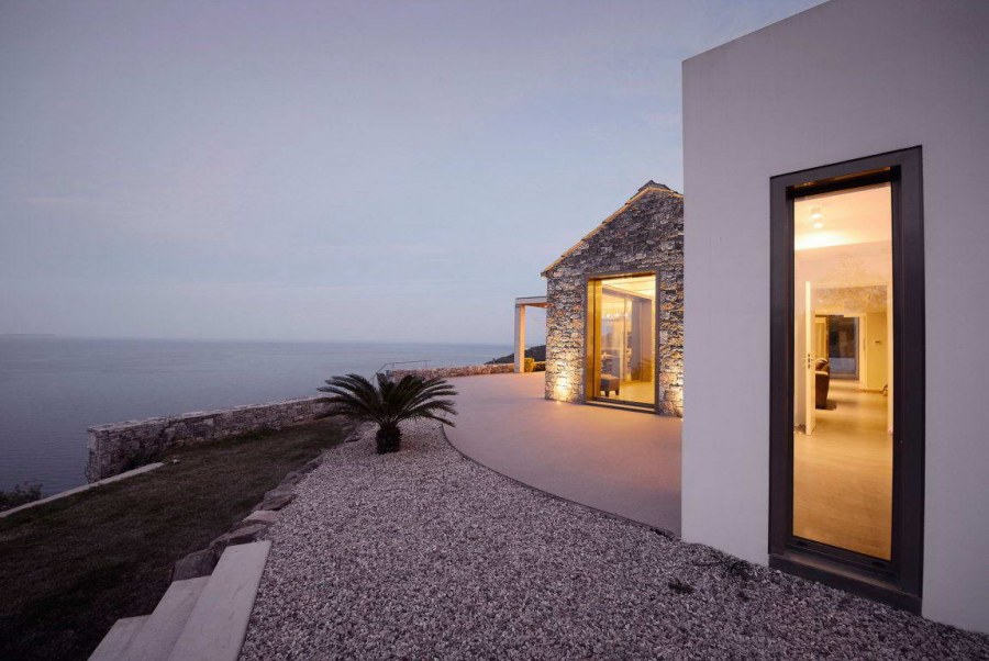 Дом на побережье моря