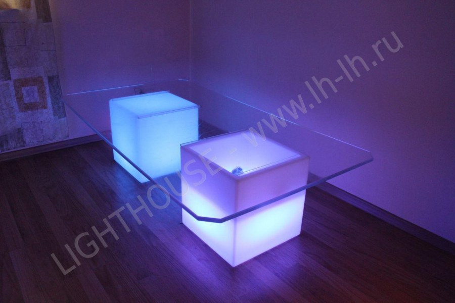 Стеклянный столик с подсветкой