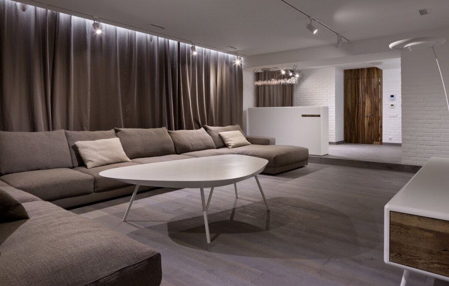 Биокамин под телевизором в гостиной