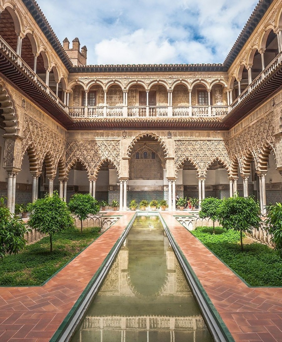 Королевский дворец Алькасар в Севилье