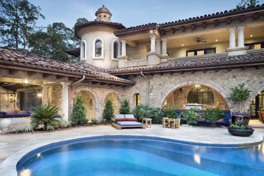 Вилла в испано-мавританском стиле