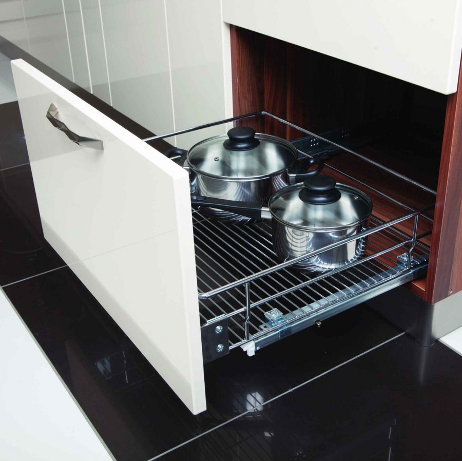 Корзина выдвижная для кухни 600 с доводчиком