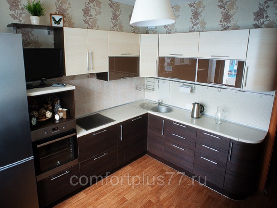 Кгловаякухня со встроенной техникой