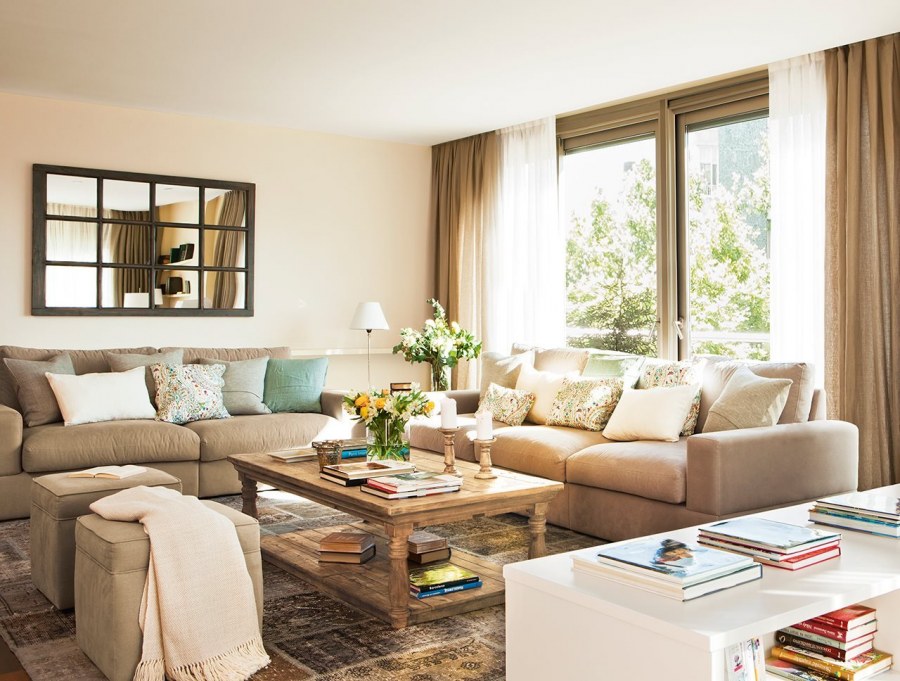 Большая уютная гостиная