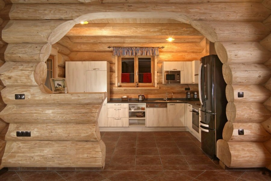 Интерьер дома из оцилиндрованного бревна со вторым светом