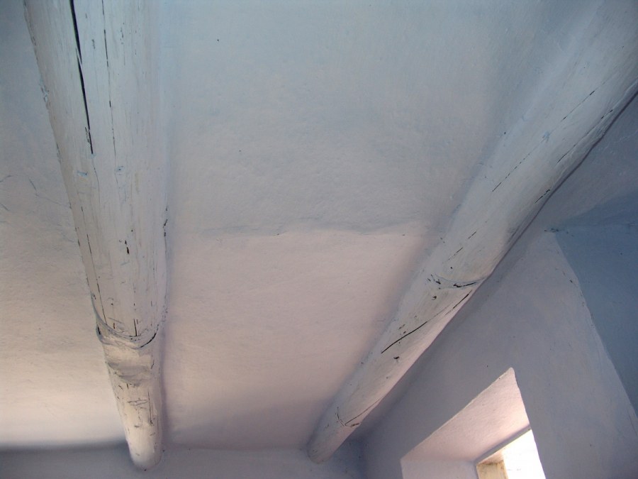 Потолок деревянный черновой