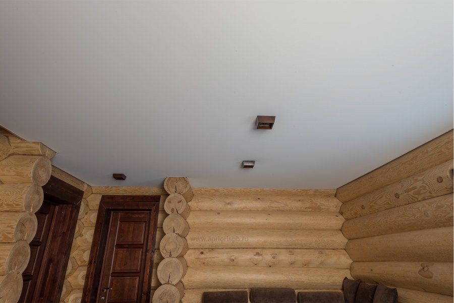 Тканевый натяжной потолок в деревянном доме