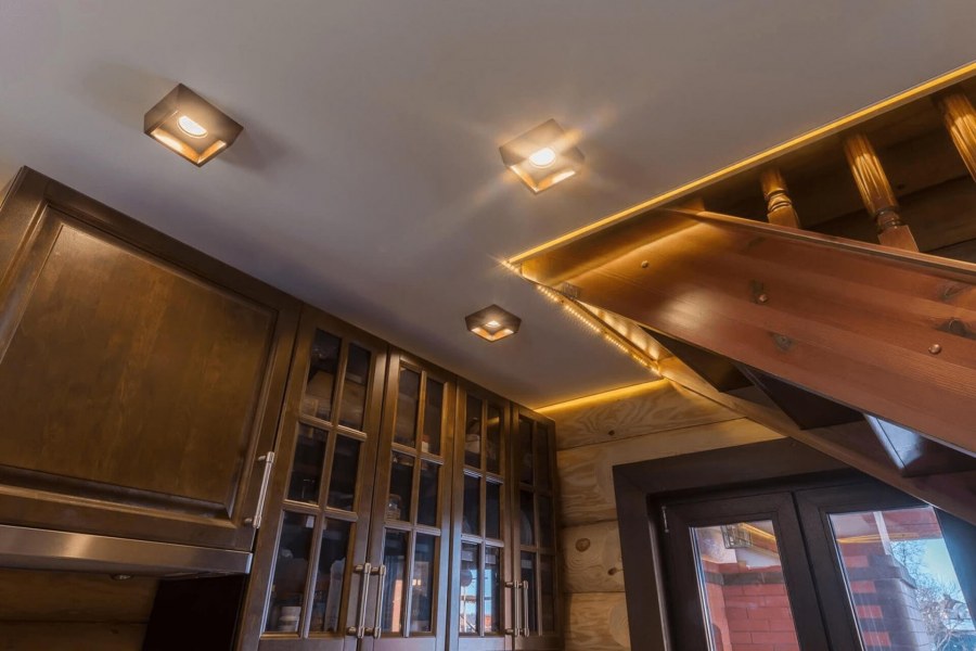 Подвесной потолок в деревянном доме