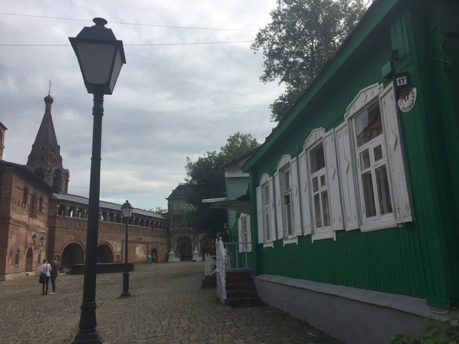 Фонарь под дождем