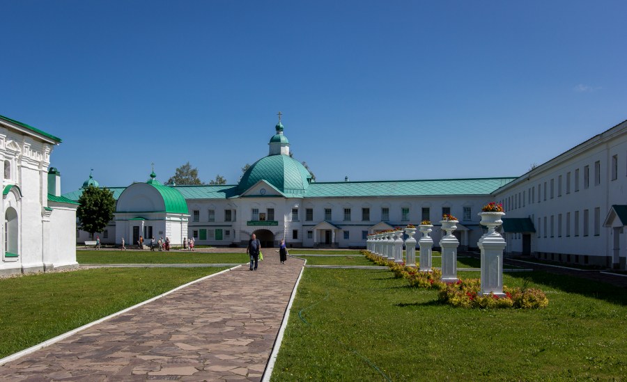 Частные подворья птиц