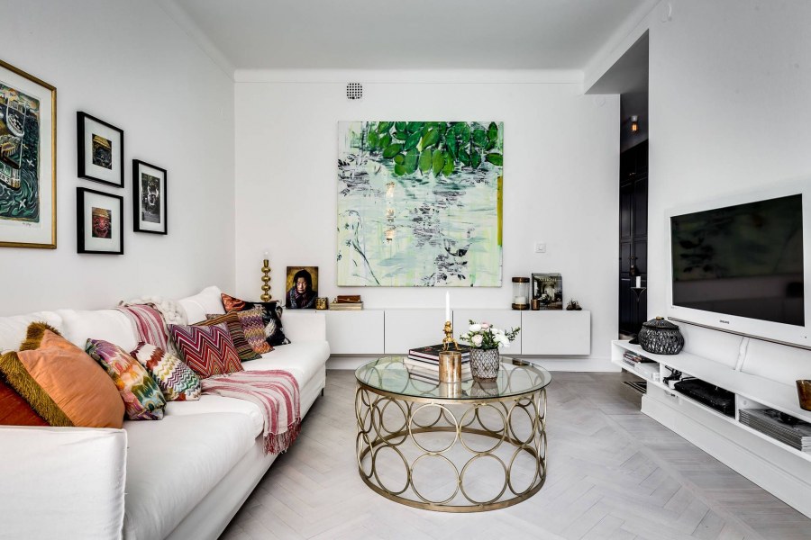 Диван фисташкового цвета в интерьере