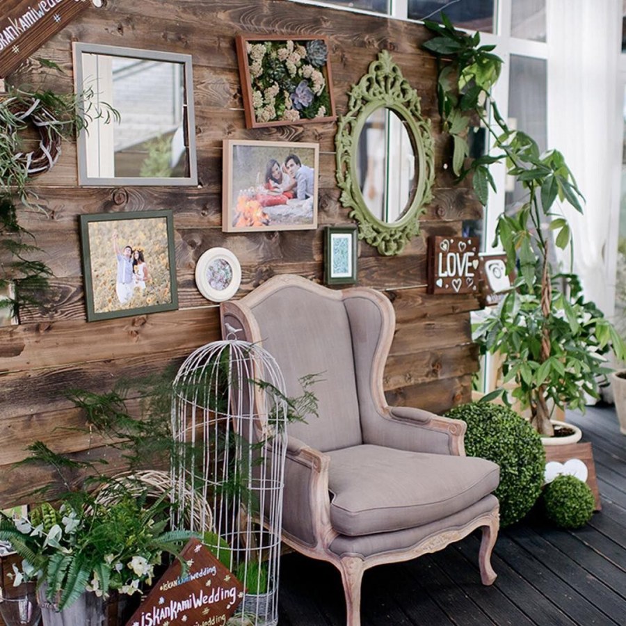 Деревянная фотозона в студии