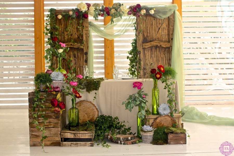 Украшение зала в деревенском стиле