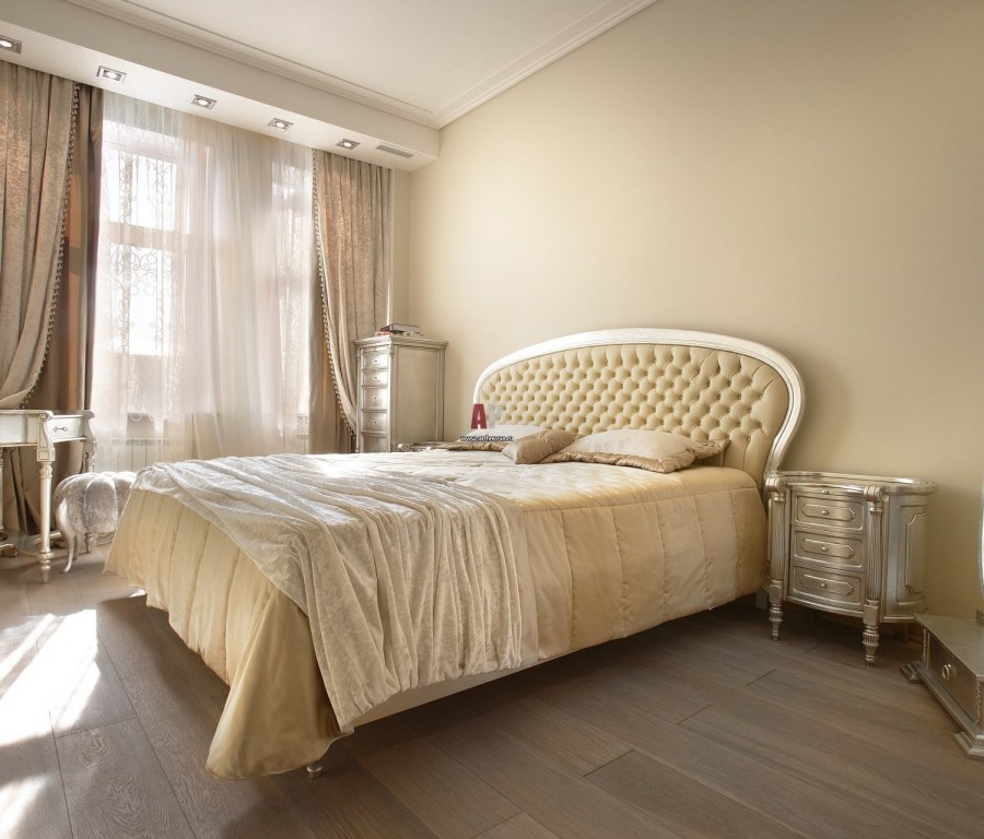 Шторы в бежевую спальню