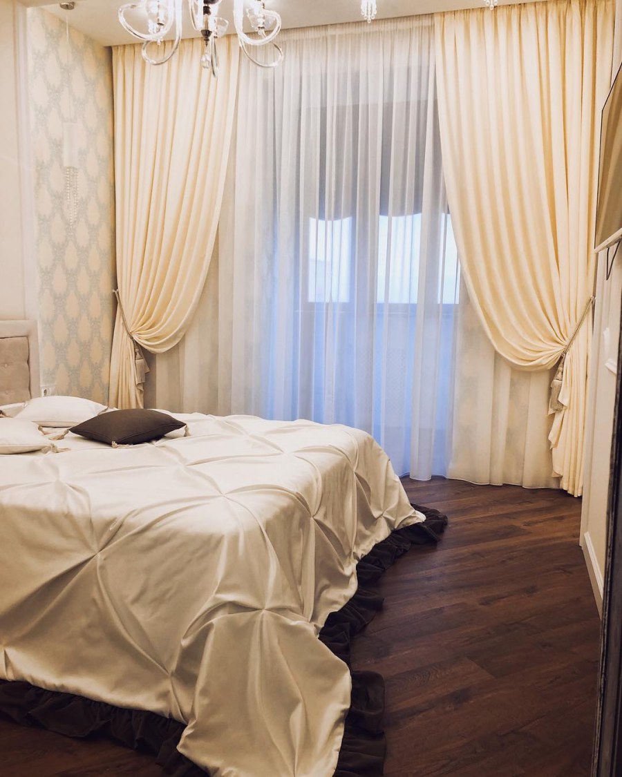 Шторы в светлую спальню