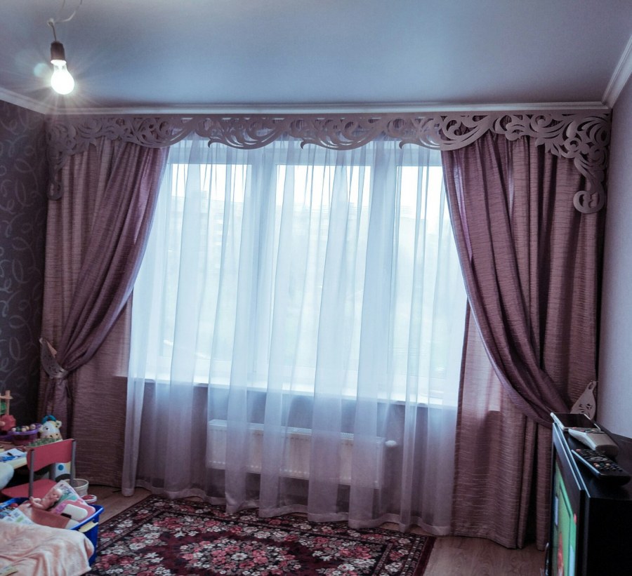 Интерьер спальни в бордовых тонах