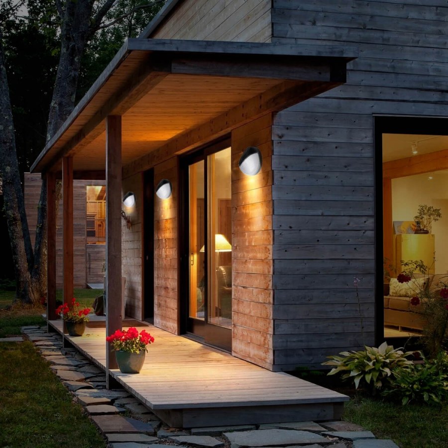 Крыльцо в загородном доме