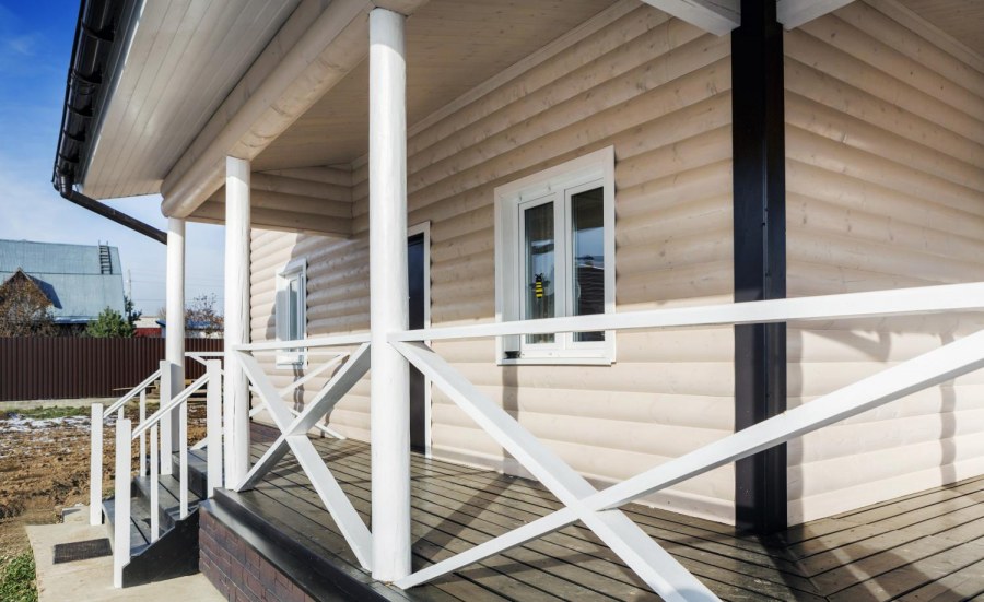 Покраска террасы из дерева