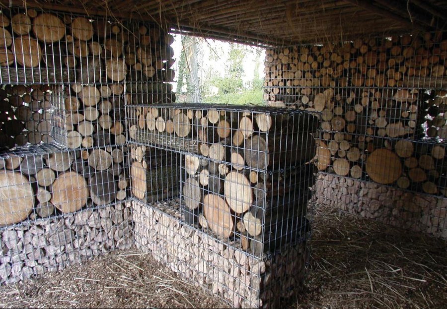 Габион дерево камень