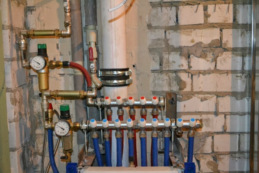 Коллекторный узел для холодного водоснабжения Рехау