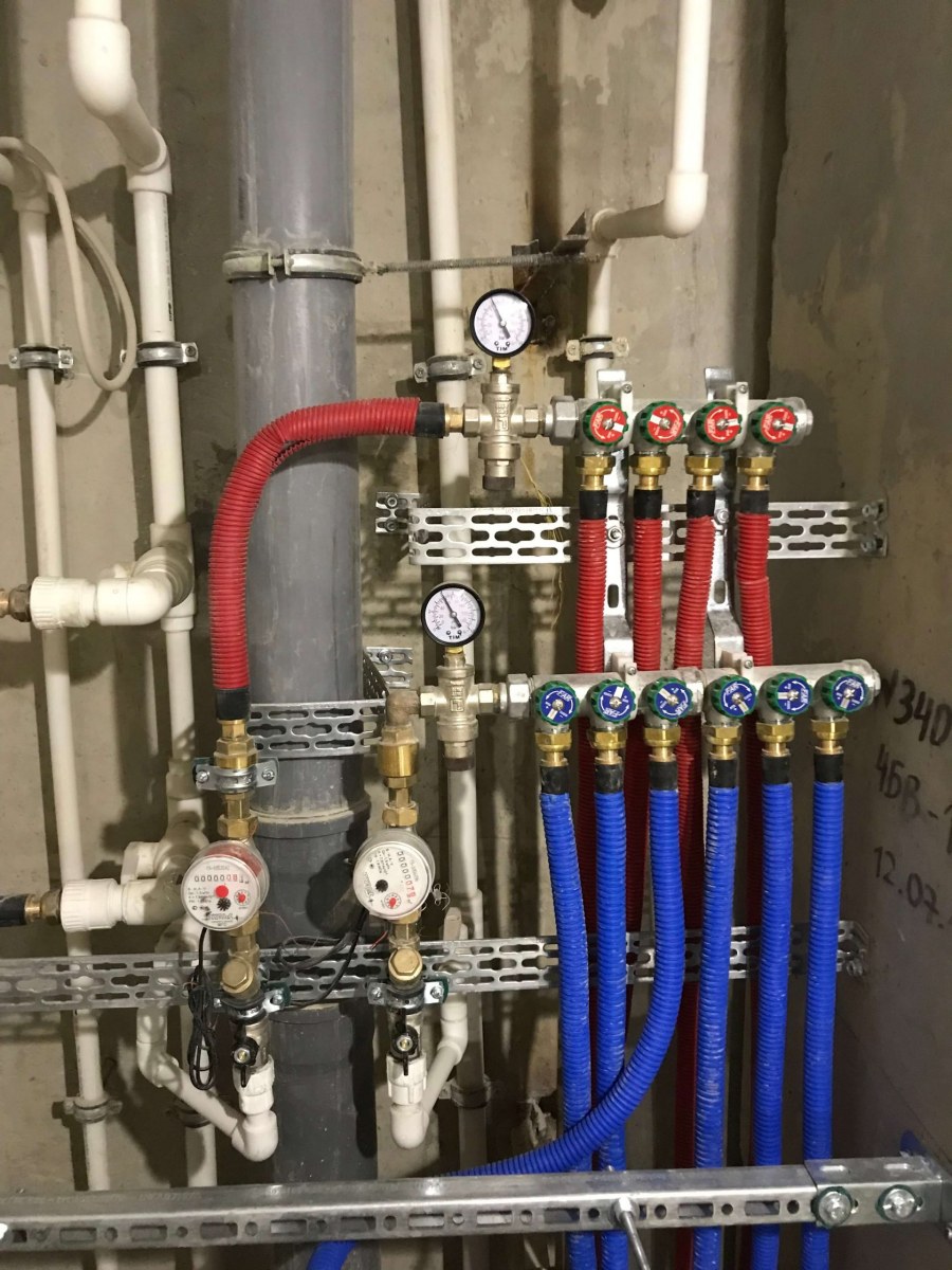 Разводка труб водоснабжения Рехау