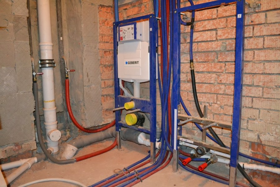 Разводка сантехника Рехау