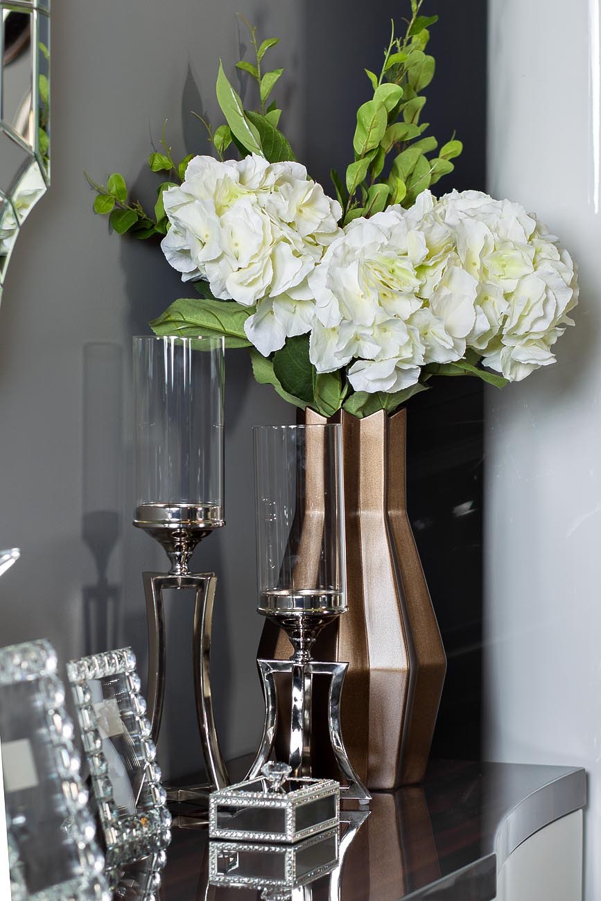 Стеклянные подсвечники на высокой ножке