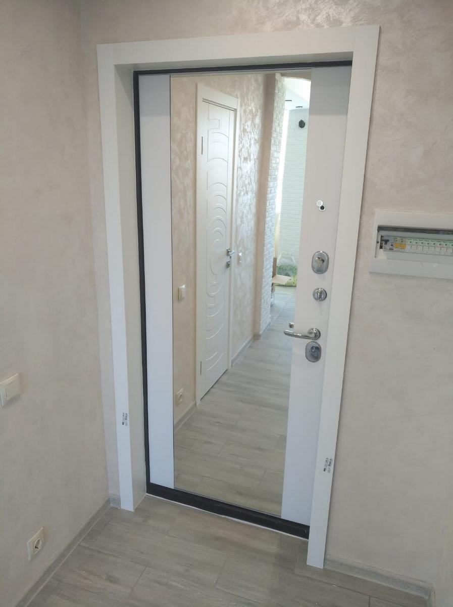 Зеркало на дверь