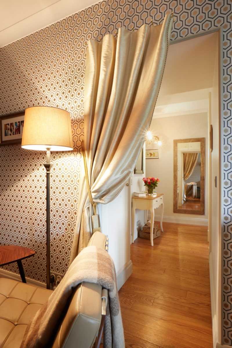 Шторы на дверной проем